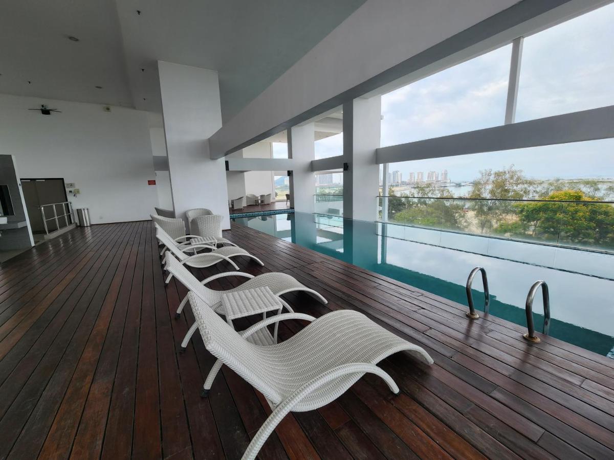 Sunrise Gurney Executive Premium Large Pangsapuri